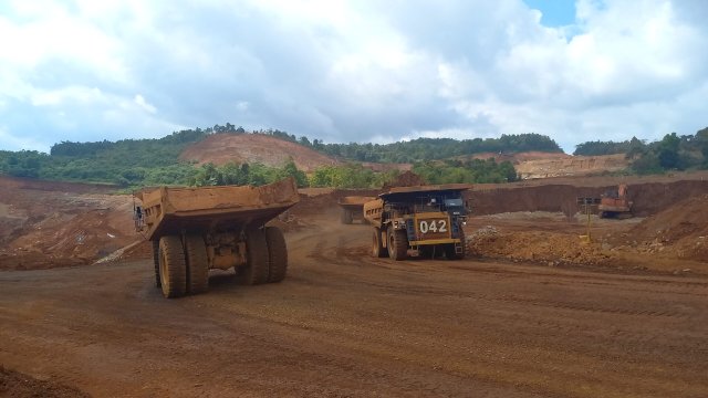 Pengangkutan Ore yang akan dioleh menjadi bijih nikel di area tambang Blok Sorowako PT Vale (Foto: Sri Wahyu Diastuti/Sulselsatu.com)