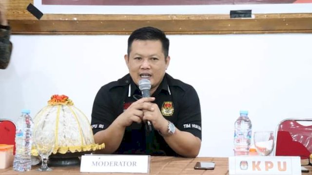 Foto Mustari Siama saat masih menjabat Komisioner KPU Jeneponto (Int)