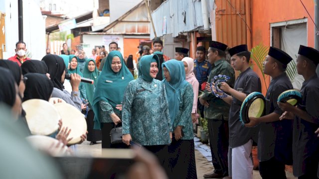 Ketua TP PKK Kota Makassar Indira Jusuf Ismail hadir dalam penilaian lomba kelurahan di Maccini Sombala (Foto: Istimewa)
