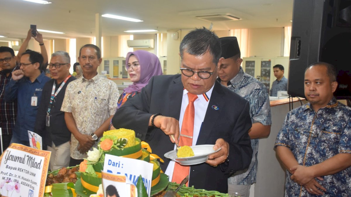 Rektor UNM Ultah ke-57 Tahun, Civitas Akademika hingga Mitra Kerja Beri Surprise
