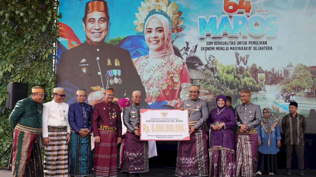 Gubernur Andi Sudirman Serahkan Rp 8 M Bantuan Keuangan, Dukung Pembangunan Infrastruktur di Maros