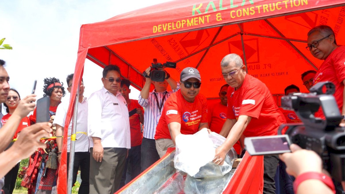 Program CSR Bumi Karsa Tebar 20 Ribu Benih Ikan di Danau Tondano
