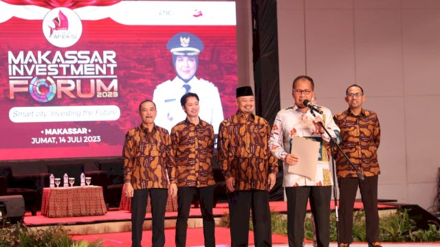 Danny Pomanto kukuhkan Dewan Investasi di Apeksi 2023 (Foto: Istimewa)