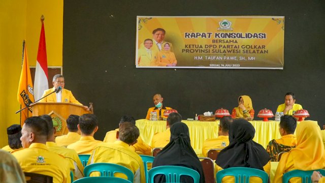 Taufan Pawe konsolidasi bersama kader Golkar DPD II Sinjai. Ist