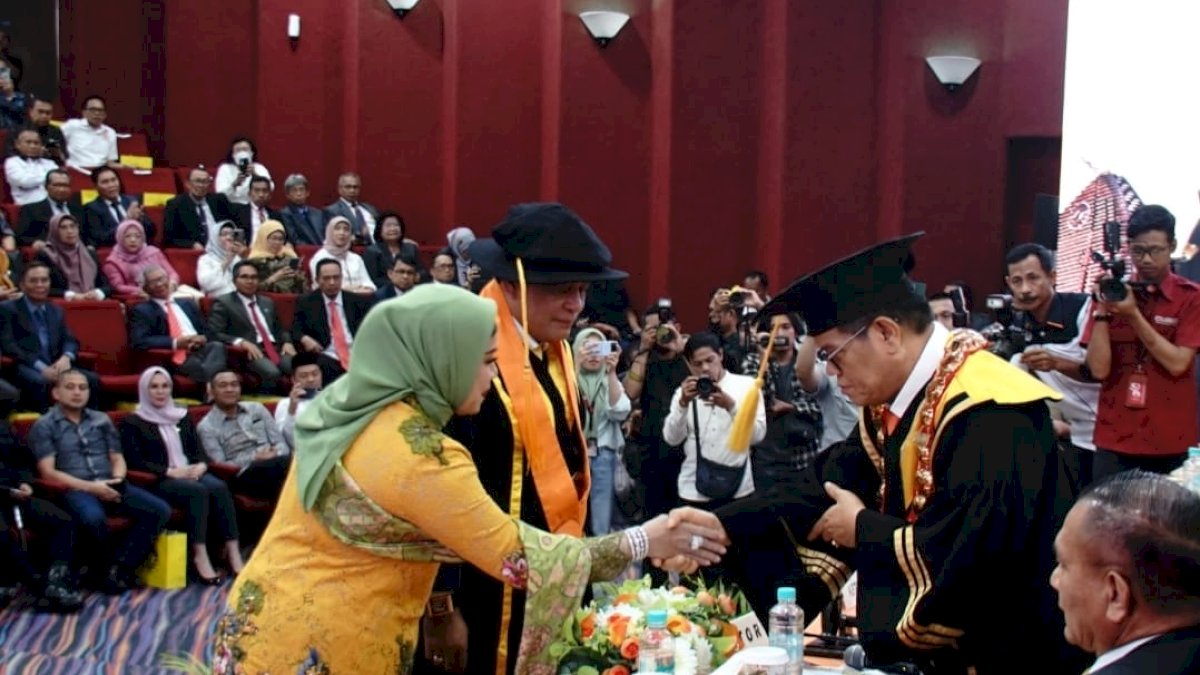 Nurdin Halid Resmi Dikukuhkan Sebagai Profesor Kehormatan UNM