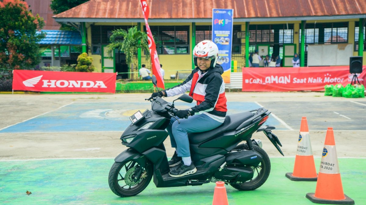 Astra Motor Sulsel Tanamkan Kedisiplinan Berlalu Lintas dan Cari Aman kepada Pelajar