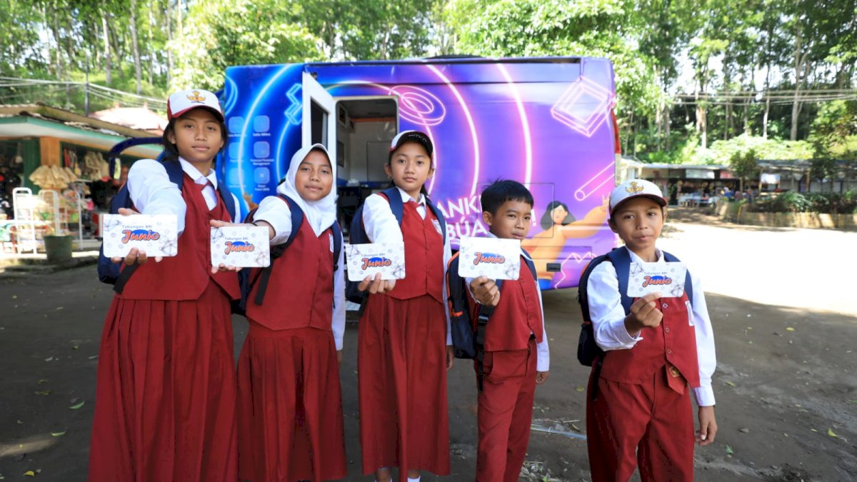 Meriahkan Hari Anak Nasional, BRI Peduli Renovasi Sekolah dan Wisata Edukasi