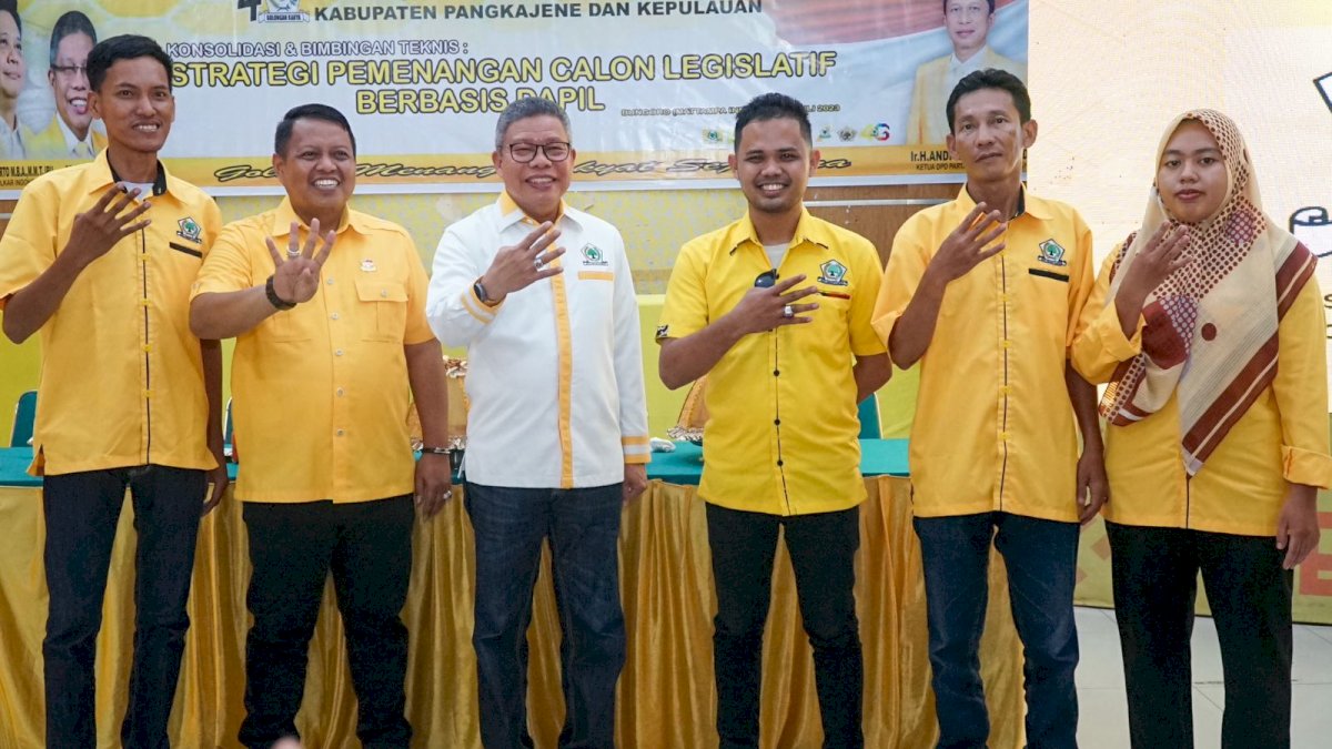 Taufan Pawe Bekali Strategi Perang Caleg Golkar Pangkep
