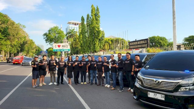 AVOCI Celebes saat touring di Monumen Mandala (Foto: Istimewa)