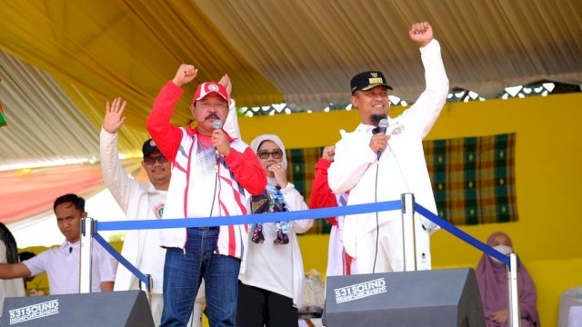 Wakil Bupati gowa Abd Rauf Malaganni bersama Gubernur Sulsel Andi Sudirman Sulaiman di Porseni PGRI di Kabupaten Soppeng (Foto: Istimewa)