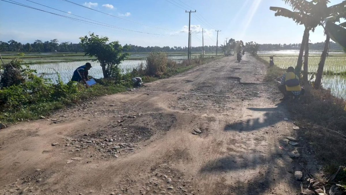 Pemprov Sulsel Pastikan Penanganan Jalan Rusak Ruas Anabanua – Malake – Batas Sidrap di Wajo