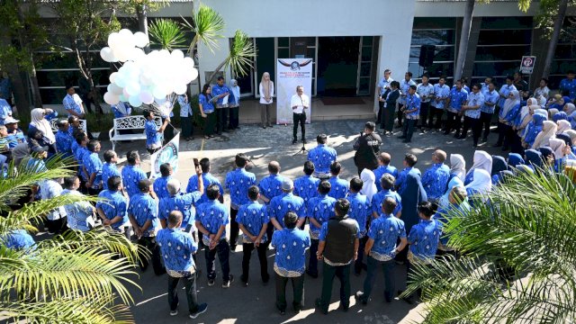 Pembukaan HUT PDAM Kota Makassar ditandai dengan pelepasan balon dan burung merpati (Foto: Istimewa)