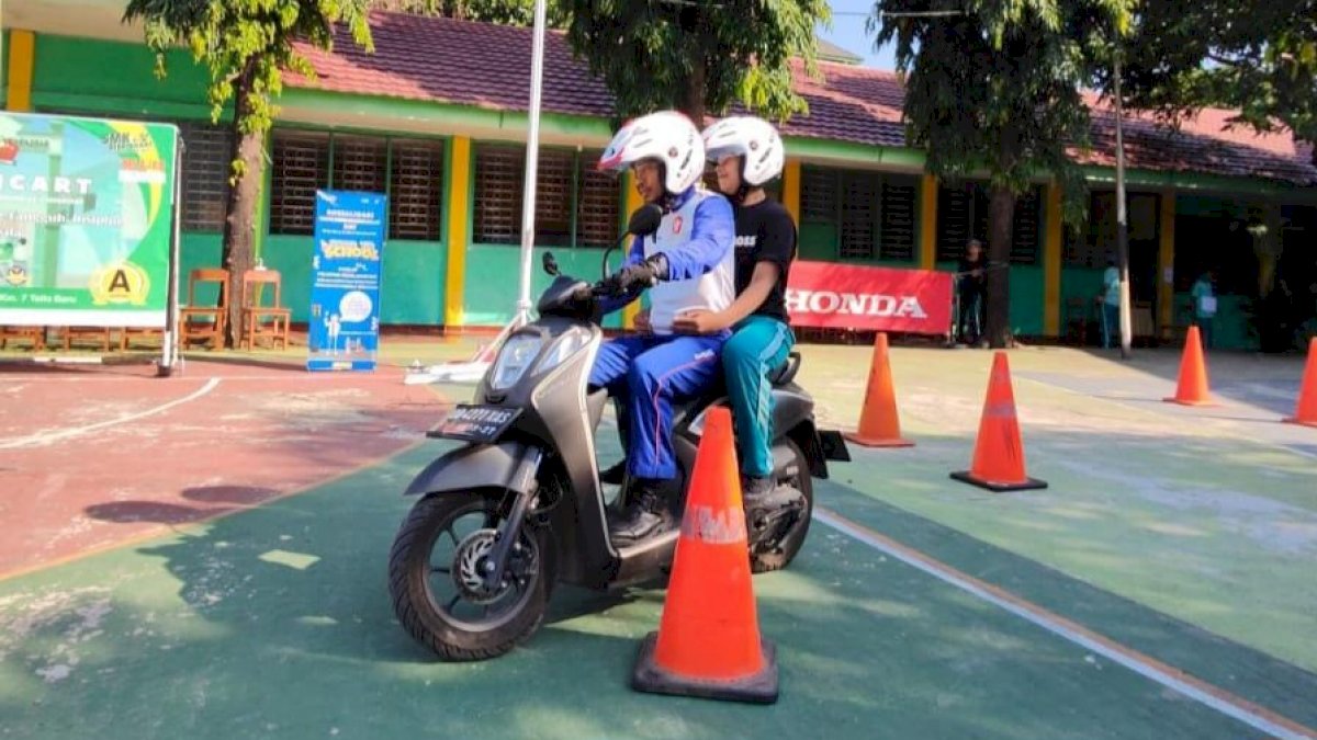 Konsisten Kampanyekan Keselamatan Berkendara, Asmo Sulsel Kembali Gelar Edukasi Safety Riding untuk Pelajar