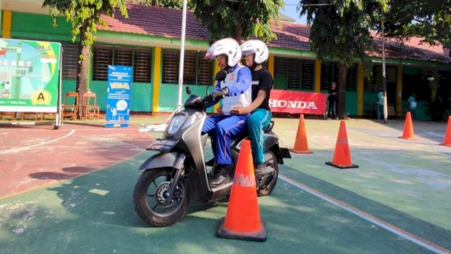 Asmo Sulsel edukasi safety riding ke pelajar di Makassar (Foto: Istimewa)
