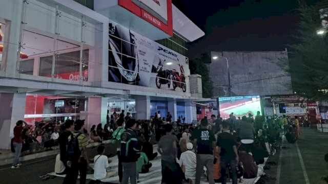 Nonton bareng Asmo Sulsel dan fan PSM Makassar (Foto: Istimewa)