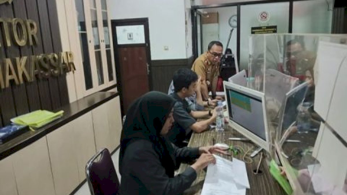 Hindari Pungli, Plt Camat Makassar Pantau Langsung Pelayanan Agar Berjalan Maksimal