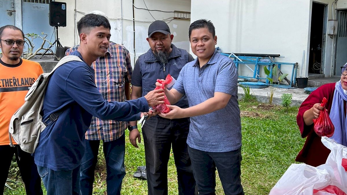 Yasir Machmud Bersama PT SCI Kurban 8 Ekor Sapi