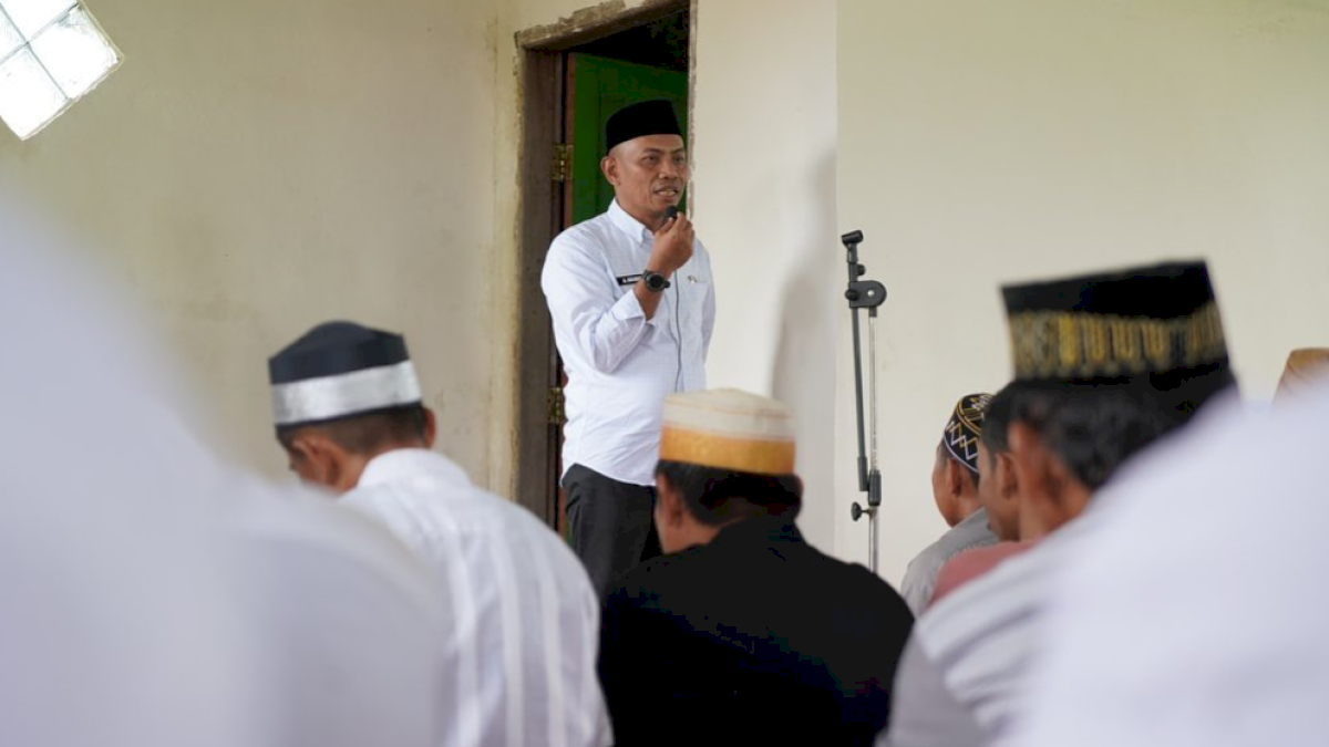 Bersama Kapolsek Tamalanrea, Camat Tamalanrea Gelar Safari Jumat