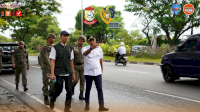 Pastikan Tak Mengganggu Penguna Jalan, Camat Tamalanrea Pantau Penertiban PK5