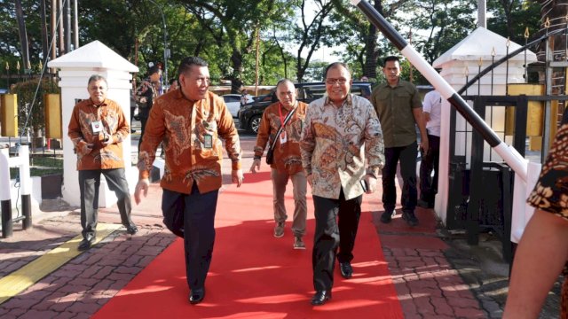 Ketua Mahkamah Agung RI Prof M Syarifuddin dan Wali Kota Makassar Moh Ramdhan Pomanto di Makassar (Foto: Istimewa).