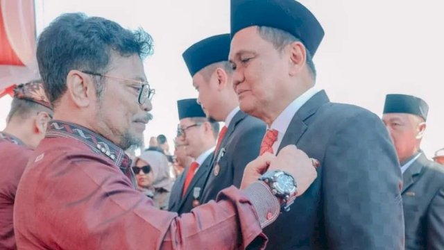 Bupati Barru Suardi Saleh terima tanda kehormatan Satya Lancana Wira Karya (Foto: Istimewa)