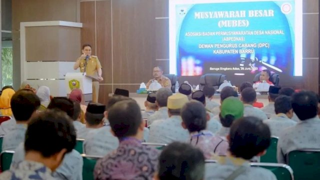 Bupati Baru Suardi Saleh saat hadir di Mubes BPD (Foto: Istimewa)