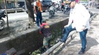 Camat Panakkukang Pantau Langsung Aktivitas Satgas Bersih-bersih Drainase