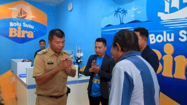 Bupati Bulukumba Andi Muchtar Ali Yusuf buka toko Bolu Susu Bira di Jalan Sudirman Kabupaten Bulukumba (Foto: Istimewa)