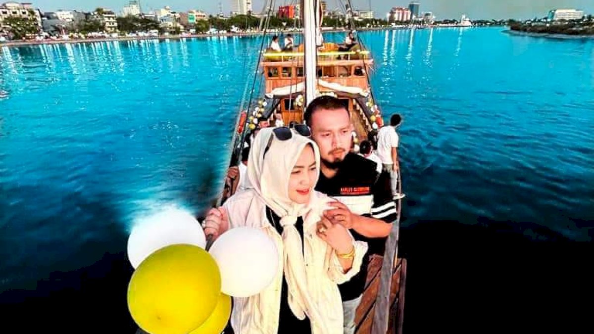 Romantisnya Putri Dakka dan Hendra Nganro Rayakan Hari Pernikahan di Atas Kapal Pinisi
