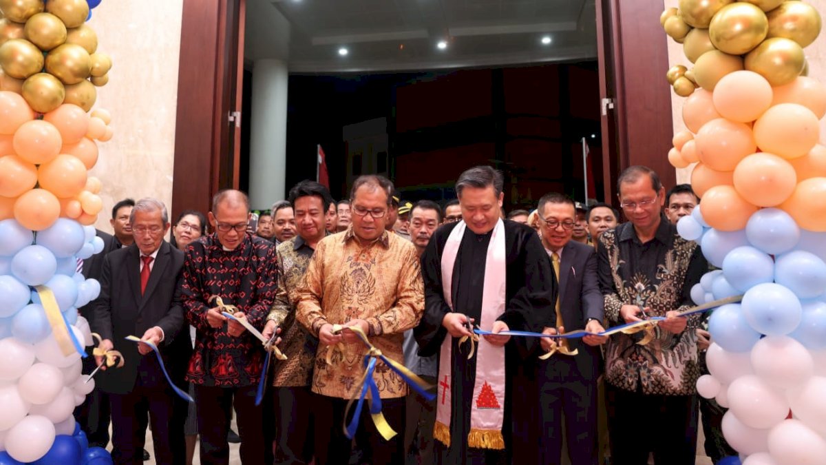 Danny Pomanto Resmikan Gedung GKKA Makassar, Ajak Jemaat Kuatkan Keimanan Umat