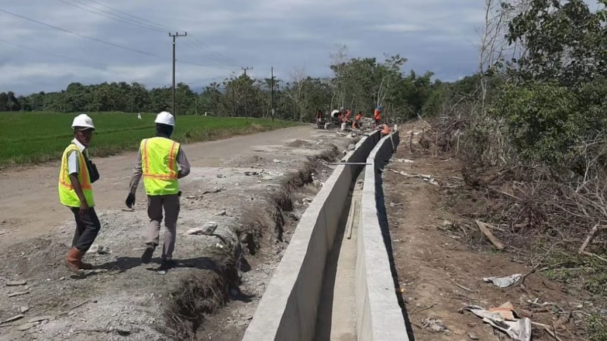 Pemprov Sulsel Kerjakan Jalan Ruas Tanabatue – Sanrego – Palattae di Bone