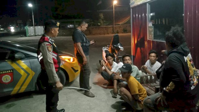 Diduga ingin melakukan tawuran, 10 pemuda diamankan oleh personil Polsek Batang (Int)