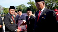 Andi Sudirman Sematkan 2.398 Satyalancana Karya Satya kepada PNS Pemprov Sulsel