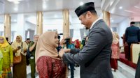 Bupati Adnan Wakili Presiden RI Serahkan Penghargaan Kehormatan ke 304 ASN di Kabupaten Gowa