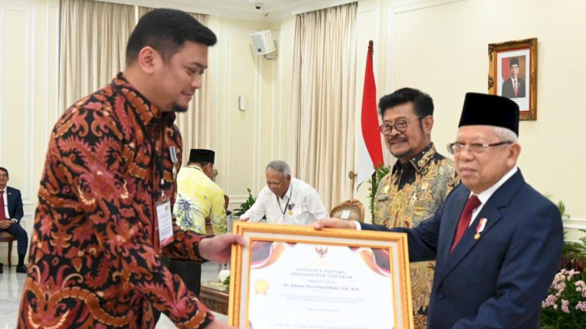 Berkontribusi Tingkatkan Produktivitas Pertanian, Adnan Dapat Penghargaan Adhikarya Pratama