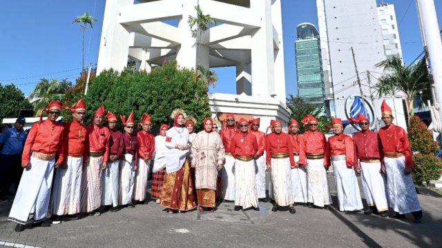 Perumda Air Minum Kota Makassar ikut upacara peringatan HUT RI ke-78 di Pantai Losari (Foto: Istimewa)