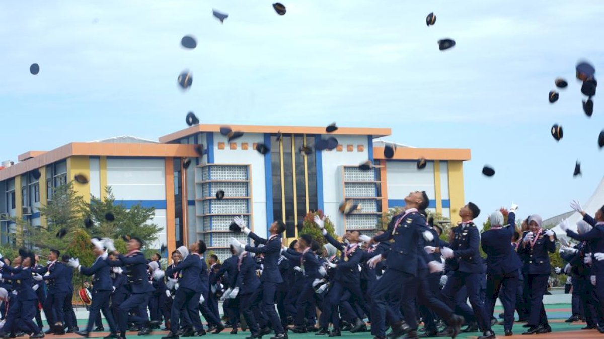 Sekretaris BPSDMP Lantik 142 Taruna Poltekbang Makassar