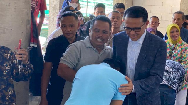 Mantan Gubernur Sulsel Nurdin Abdullah saat baru tiba di Makassar pada Minggu 20 Agustus 2023. Ist