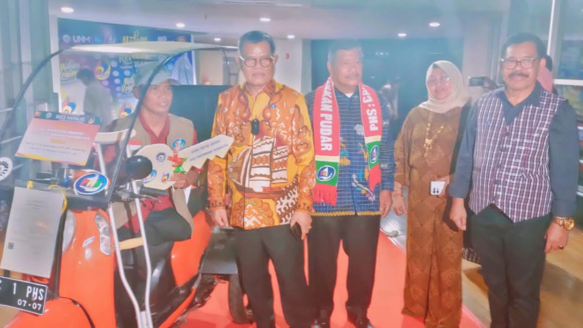 Bentor Hasil Inovasi Rektor UNM Disumbangkan ke Penyandang Disabilitas Asal Majene Sulbar