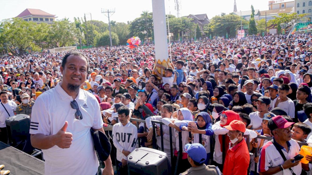 Puluhan Ribu Warga Parepare Jalan Anti Mager Bersama Gubernur Andi Sudirman