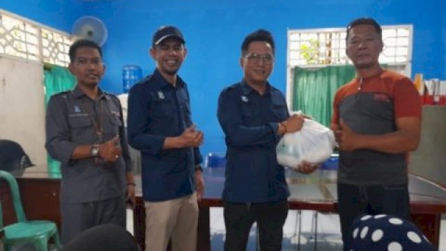 Perumda Parkir Makassar Raya Serahkan Paket Sembako di 2 Longwis Kecamatan Panakkukang