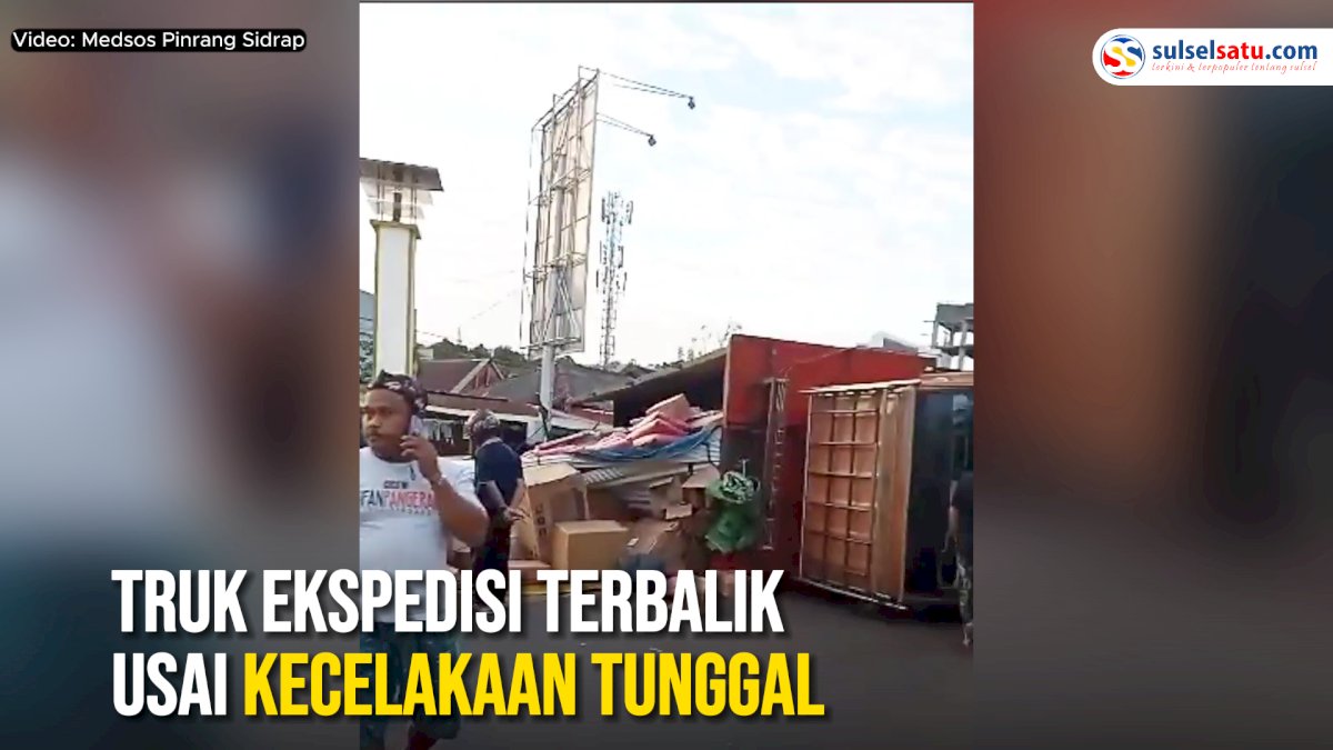 VIDEO: Truk Ekspedisi Terbalik Usai Kecelakaan Tunggal di Jalan Mattirotasi Parepare