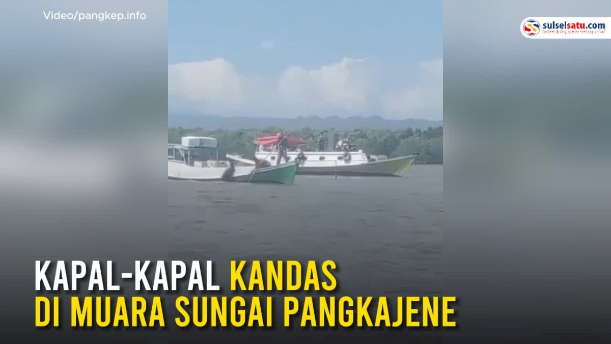 VIDEO: Kapal-Kapal Kandas di Muara Sungai Pangkajene, Penumpang Turun ke Laut