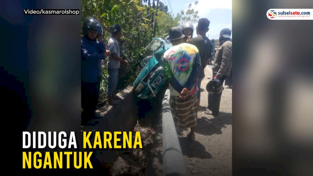 VIDEO: Diduga Karena Ngantuk, Pengendara Mobil Alami Kecelakan Tunggal di Ela-ela Bulukumba
