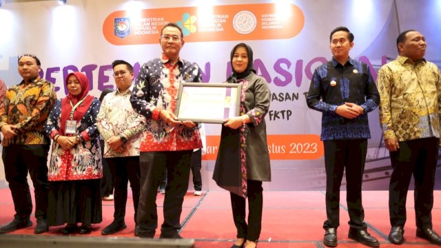 Fatmawati Rusdi Terima Penghargaan atas Dukungan Penanggulangan ATM (Foto: Istimewa)