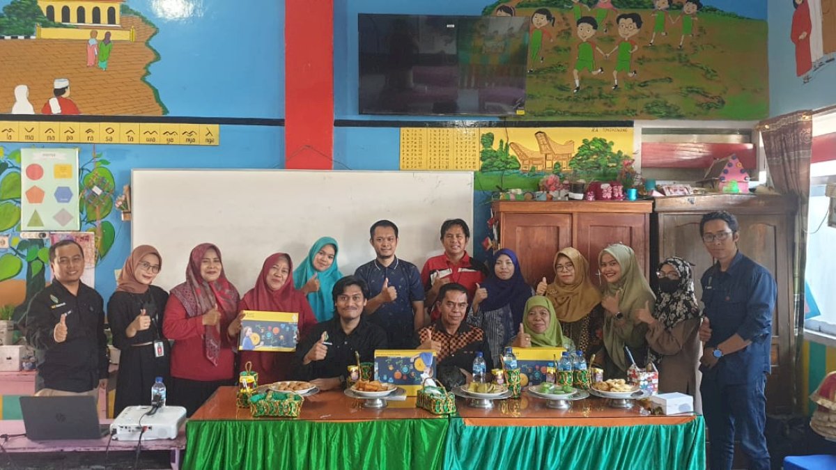 SDN Kaluku Bodoa dan SDN Tallo Tua 69 Makassar dapat Hibah Smart Touch