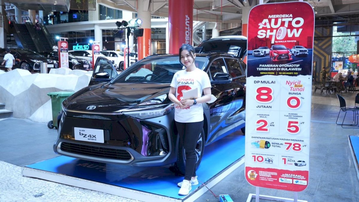 Kalla Toyota Pamerkan Line Up Toyota Hybrid dan EV di Merdeka Auto Show