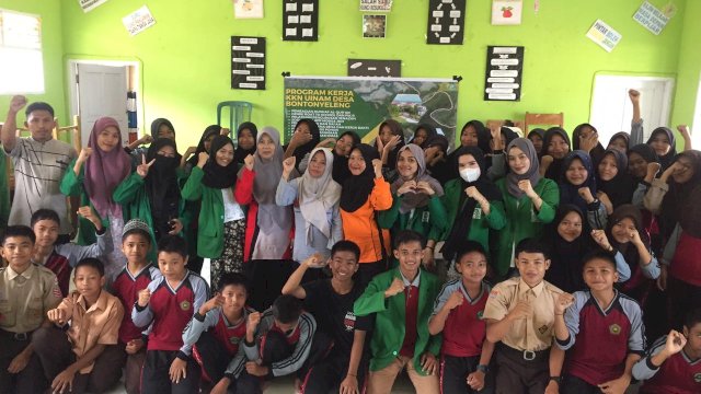 Mahasiswa KKN UIN Desa Bontonyeleng Melaksanakan program kerja Pertama Genre Road To School Seusai Melakukan Net Assessment di Sekolah dan Masyarakat. Ist