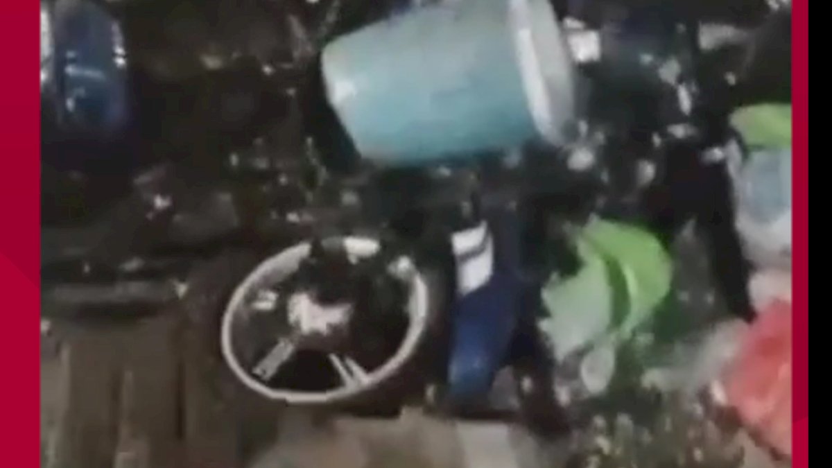 VIDEO: Gagal Freestyle Motor, Dua Remaja di Makassar Tabrak Warung Makan