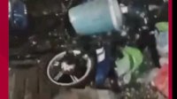 VIDEO: Gagal Freestyle Motor, Dua Remaja di Makassar Tabrak Warung Makan